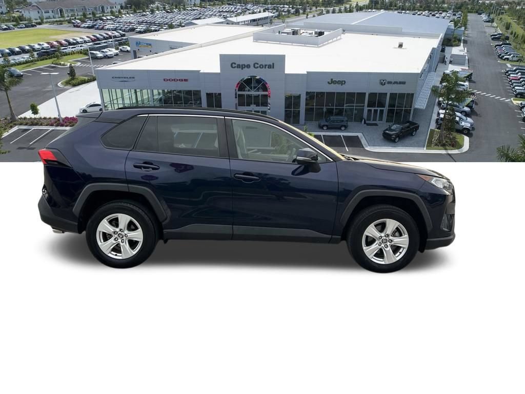 Used 2021 Toyota RAV4 XLE w/ Convenience Package FWD image 5