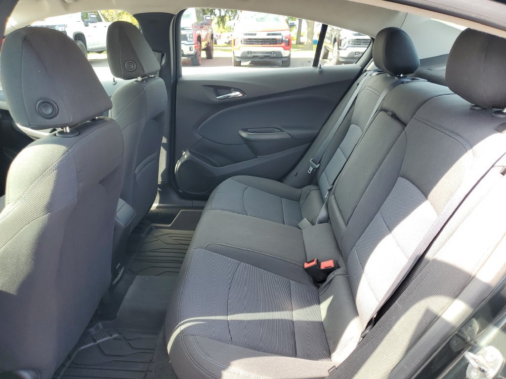 Used 2018 Chevrolet Cruze LT w/ Convenience Package FWD image 28