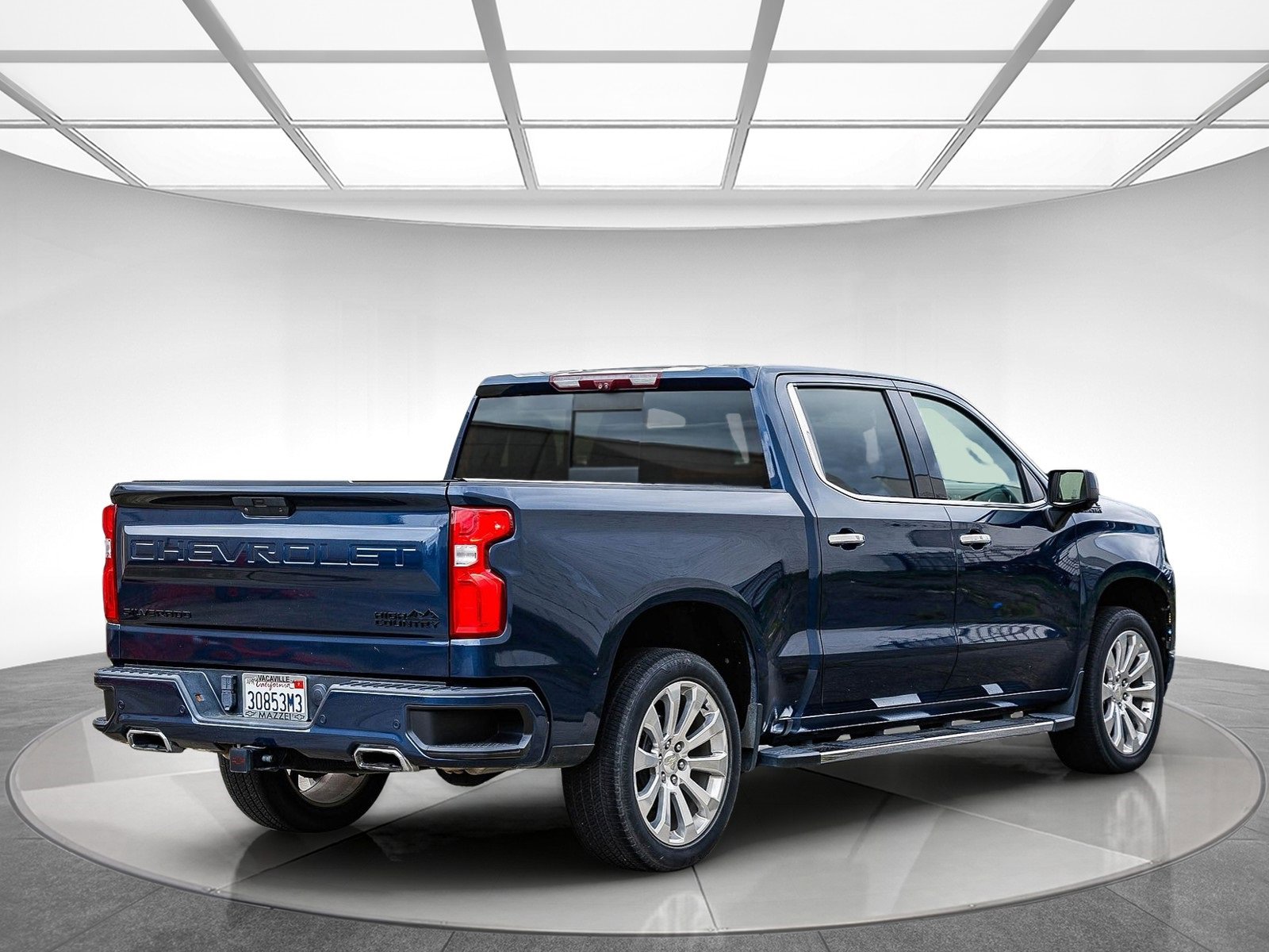 Used 2021 Chevrolet Silverado 1500 High Country w/ Technology Package image 3