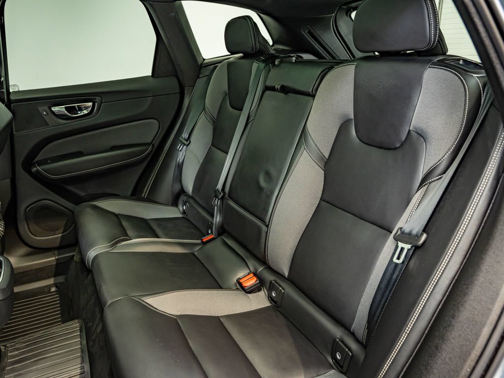 Used 2022 Volvo XC60 B5 R-Design w/ Advanced Package AWD/4WD image 35