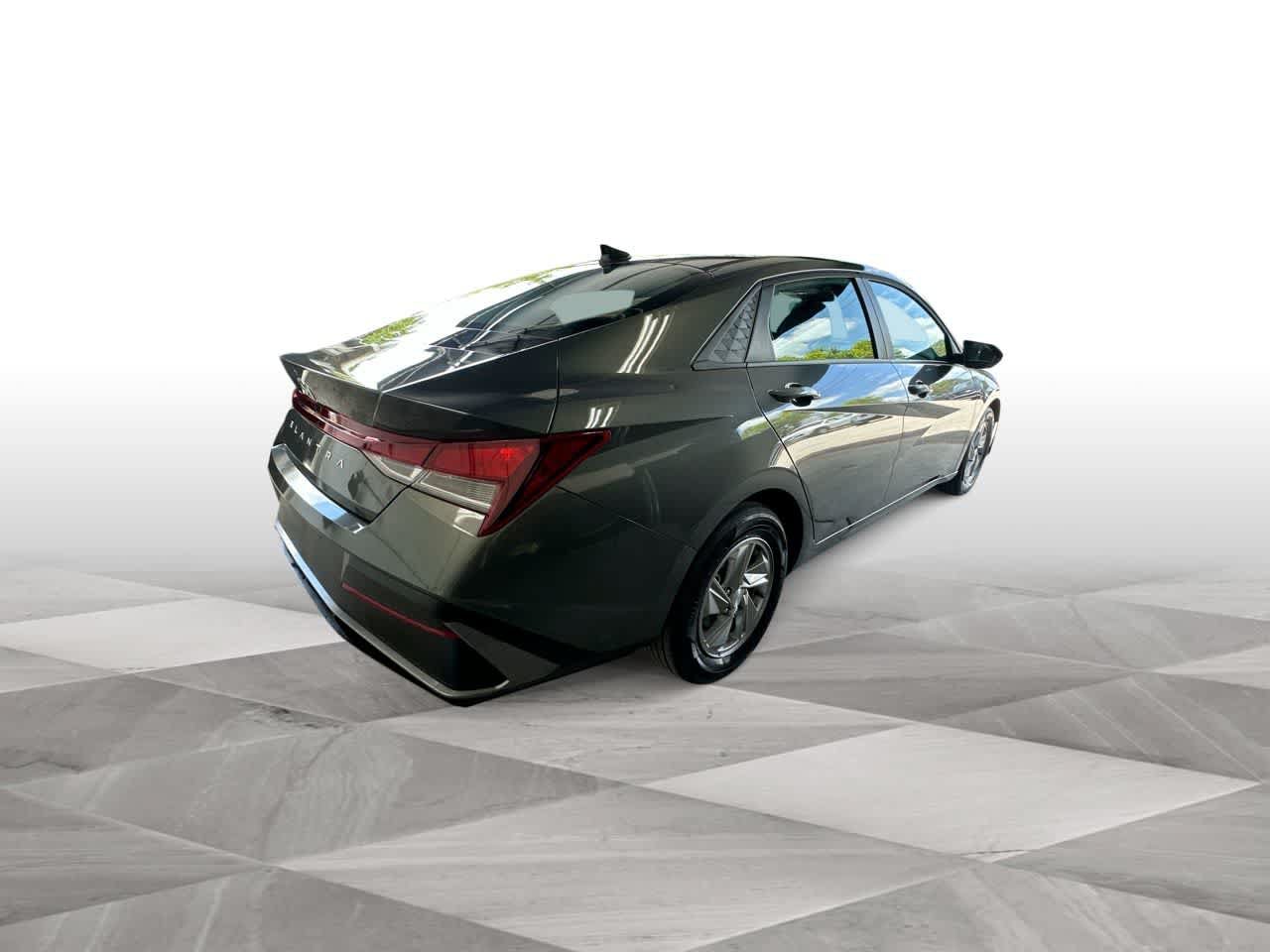 Used 2026 Hyundai Elantra SE FWD image 8