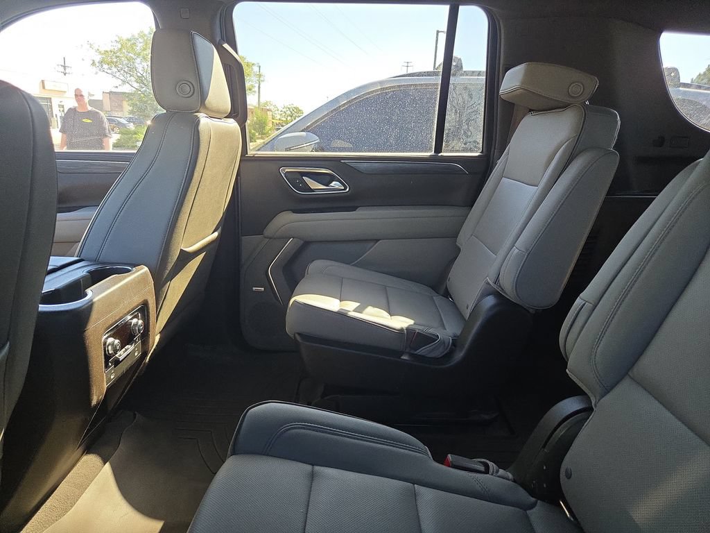 Used 2022 GMC Yukon XL SLT w/ SLT Premium Package AWD/4WD image 6