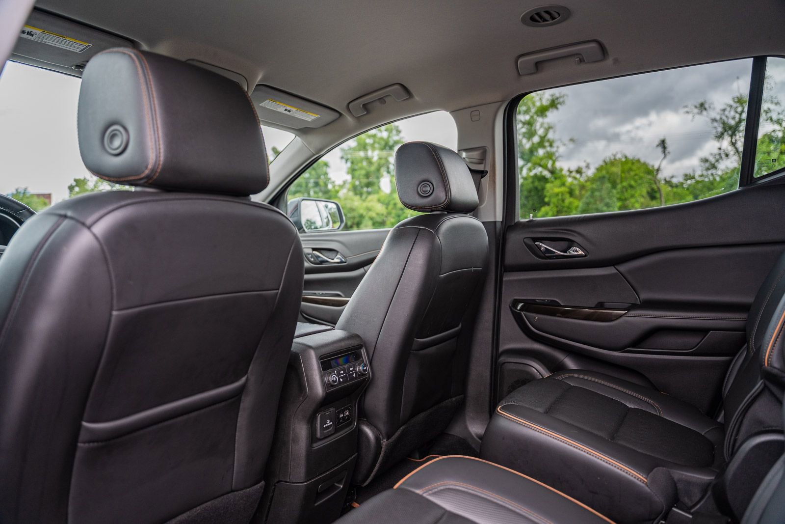 Used 2023 GMC Acadia AT4 w/ Technology Package image 17