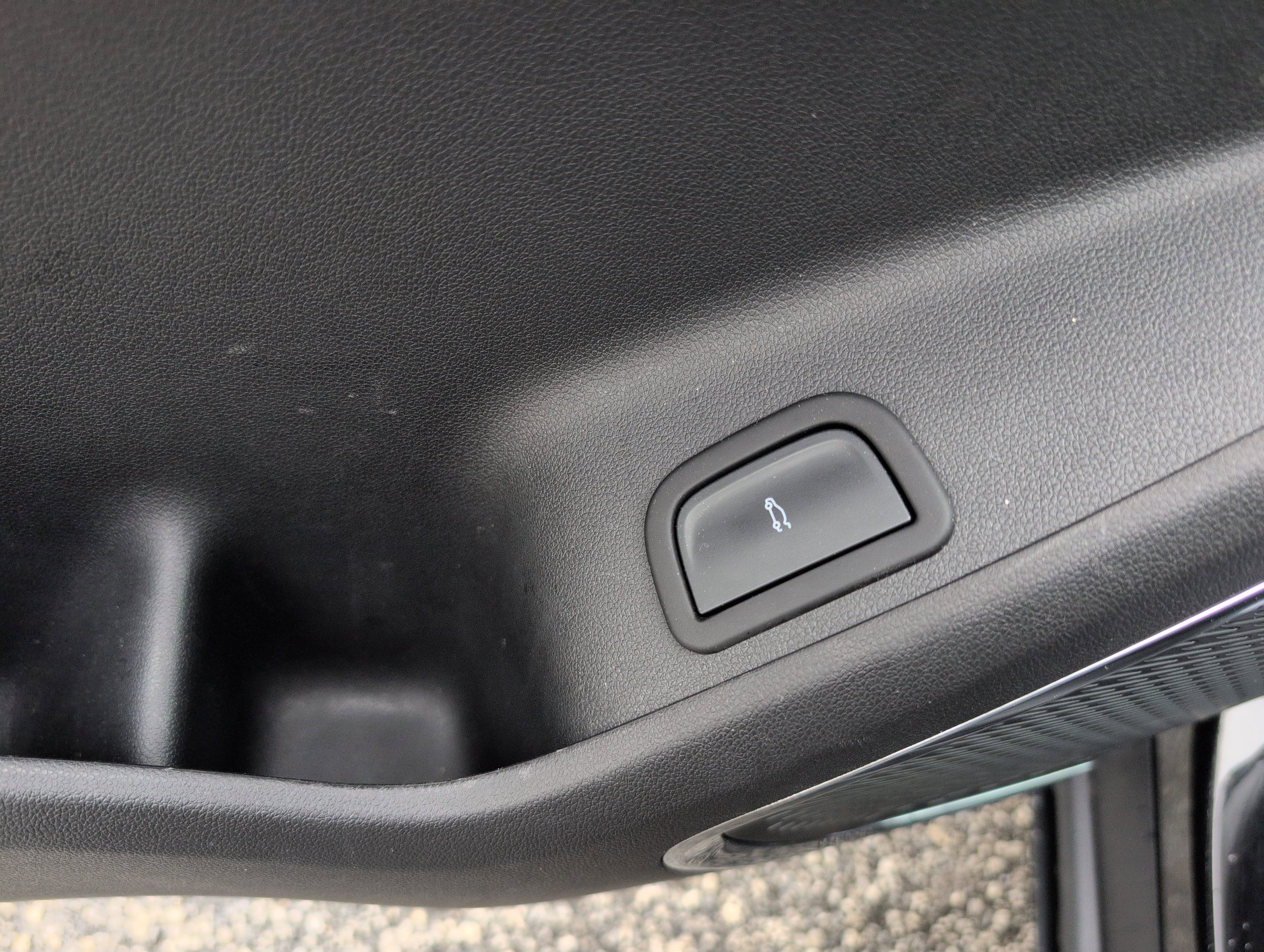 Used 2025 GMC Acadia Elevation image 15