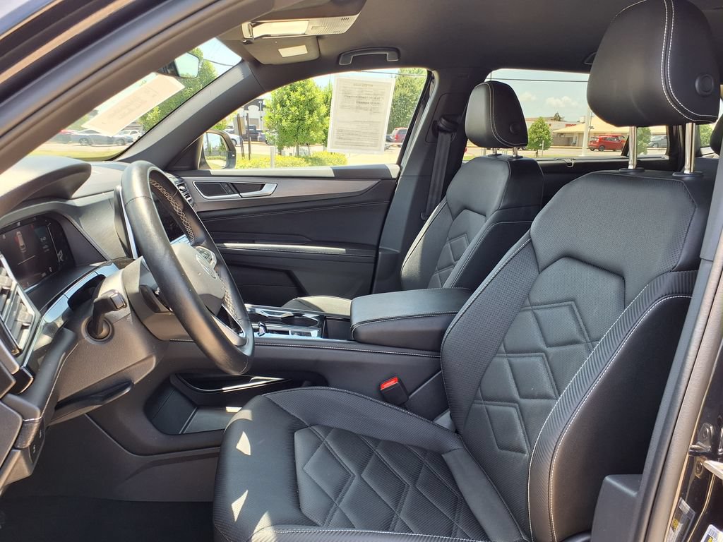 Used 2025 Volkswagen Atlas Cross Sport SE FWD image 15