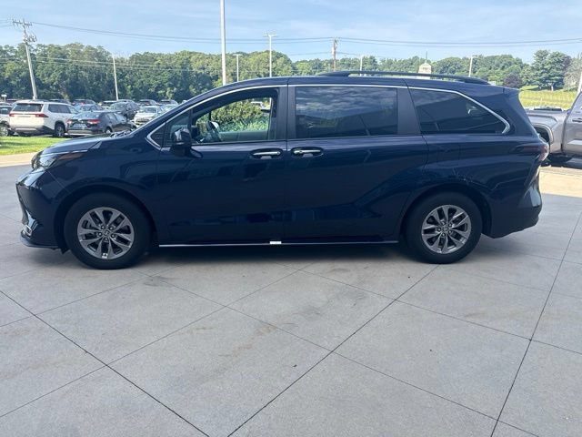 Used 2024 Toyota Sienna XLE w/ XLE Plus Package AWD/4WD image 4