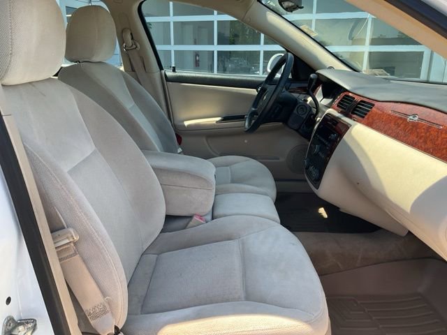 Used 2011 Chevrolet Impala LT FWD image 16