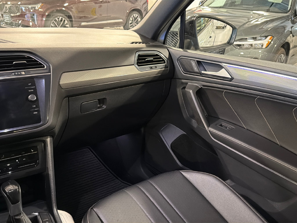 Used 2022 Volkswagen Tiguan SE R-Line AWD/4WD image 26