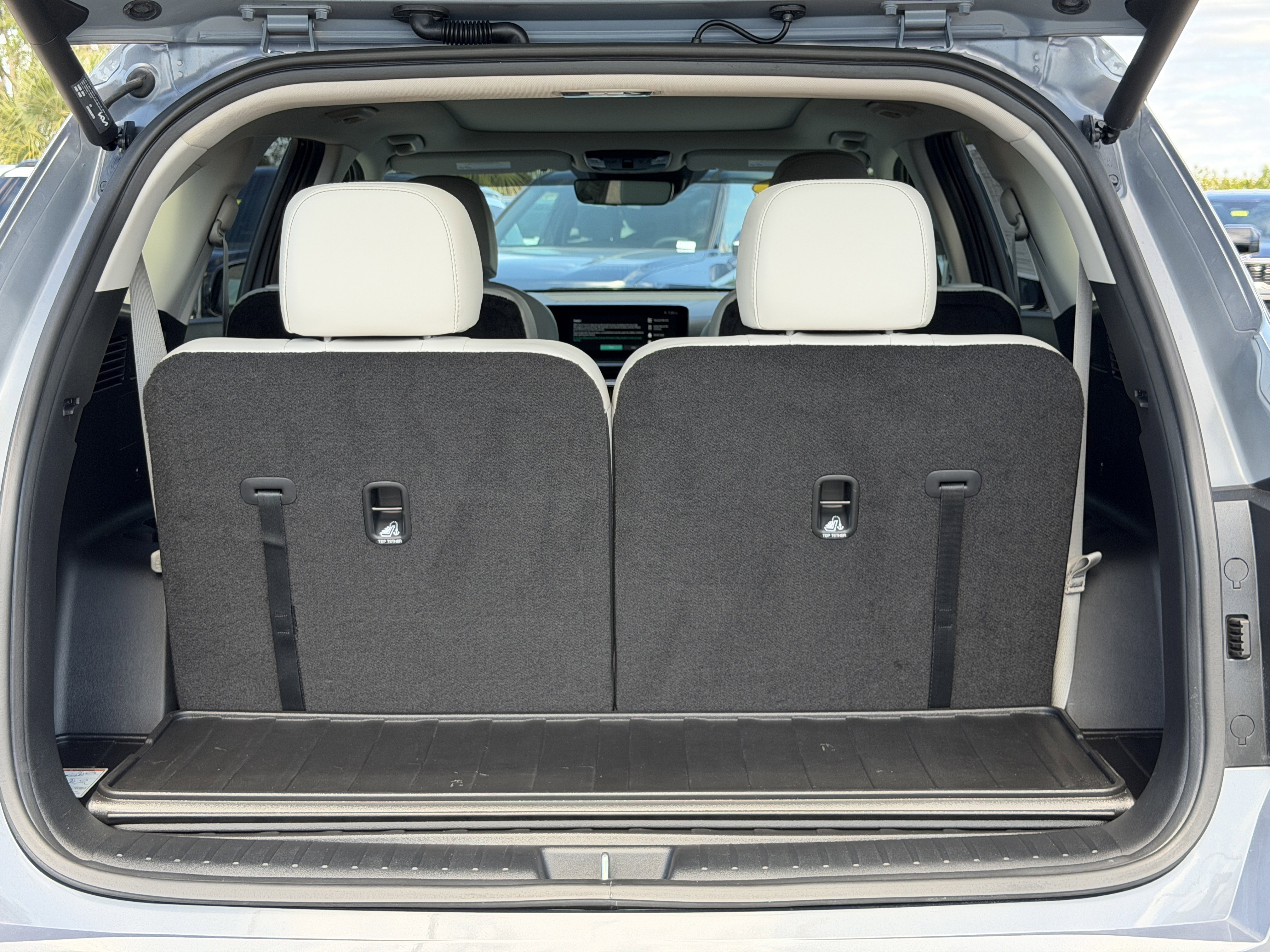 Used 2025 Kia Sorento SX image 11