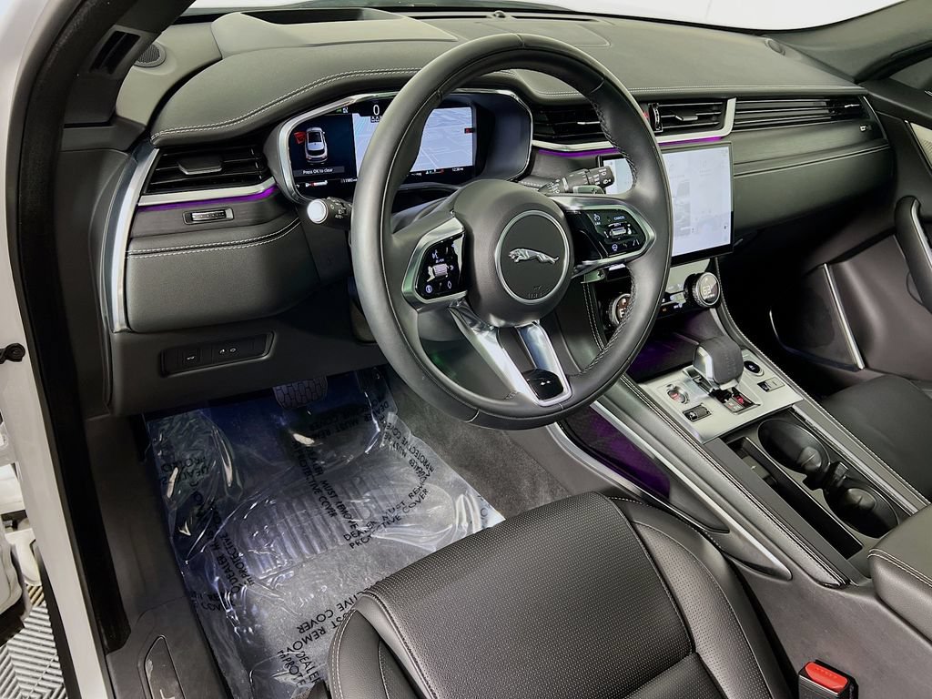 Certified 2025 Jaguar F-PACE R-Dynamic S AWD/4WD image 9