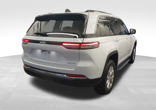 Used 2023 Jeep Grand Cherokee Limited w/ Luxury Tech Group II AWD/4WD image 5