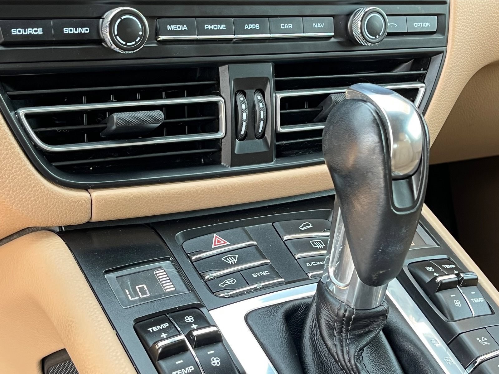 Used 2019 Porsche Macan AWD/4WD image 25