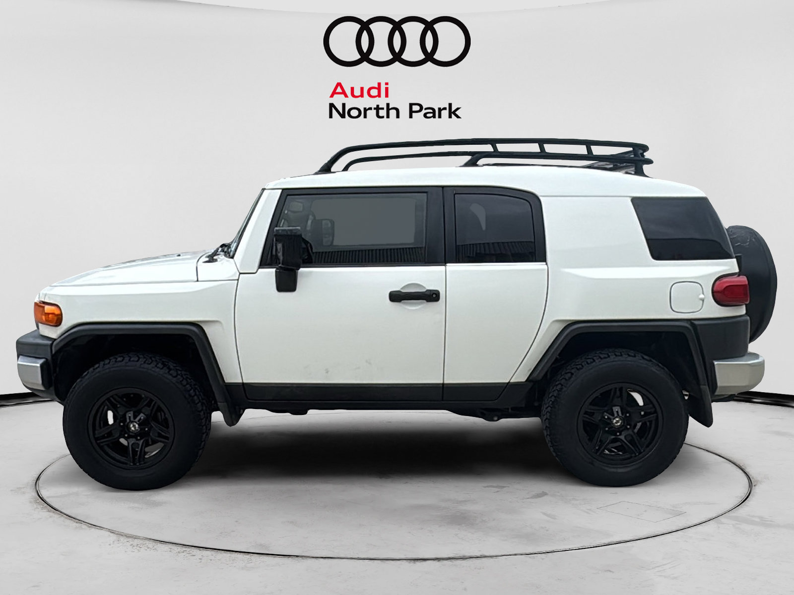 Used 2012 Toyota FJ Cruiser 2WD w/ Convenience Pkg image 4