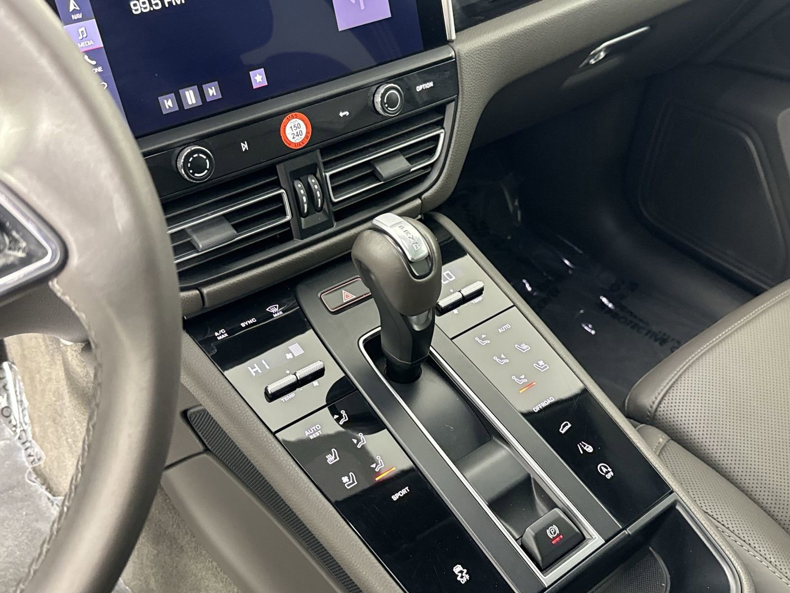 Used 2023 Porsche Macan image 17