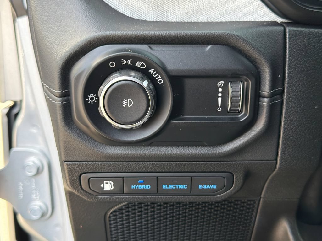 Used 2024 Jeep Wrangler Unlimited Sahara AWD/4WD image 21