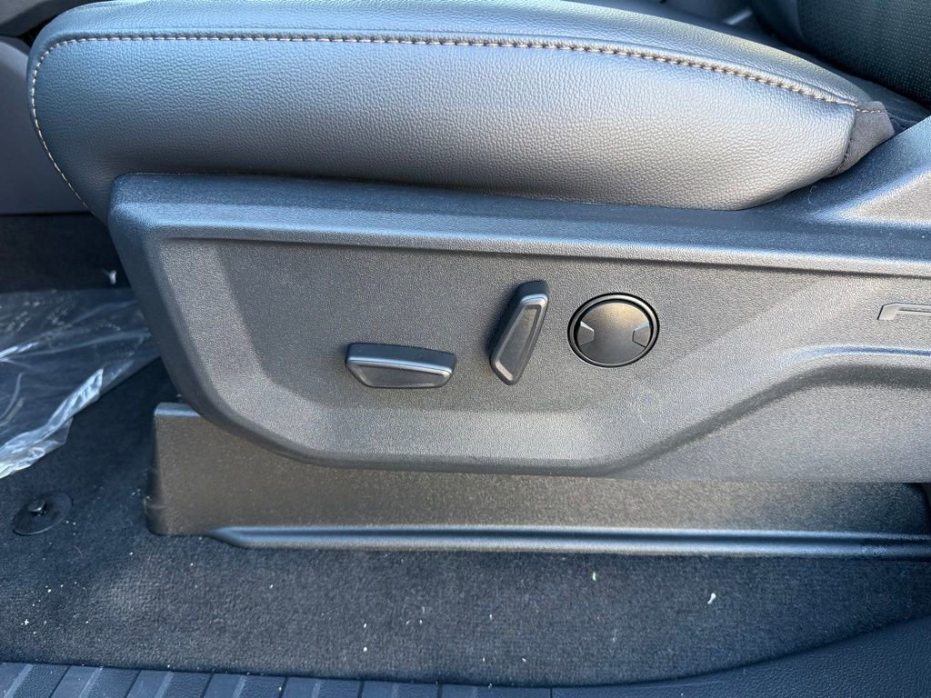 New 2026 Ford F250 Lariat w/ Black Appearance Package image 6