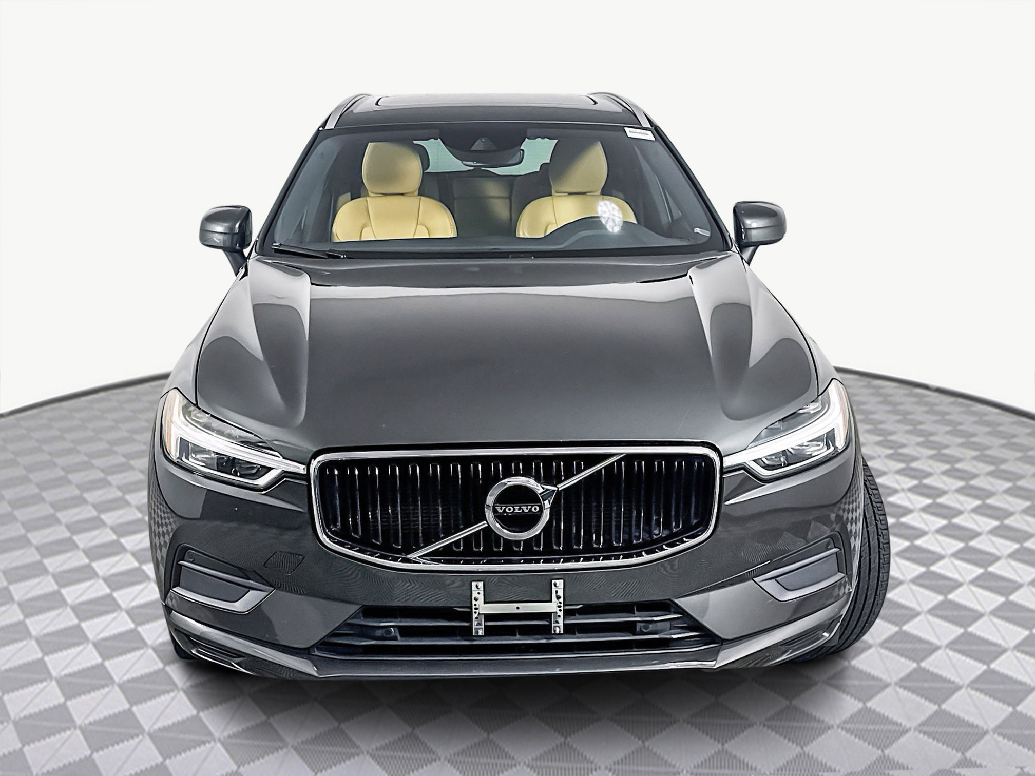 Used 2020 Volvo XC60 T6 Momentum image 2