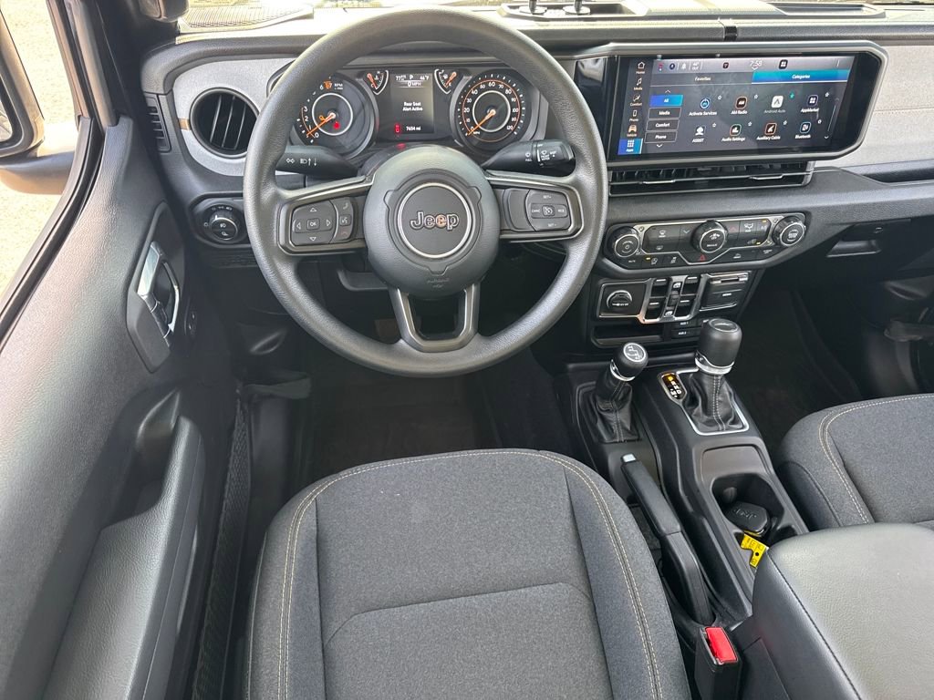 Used 2025 Jeep Gladiator Sport image 12