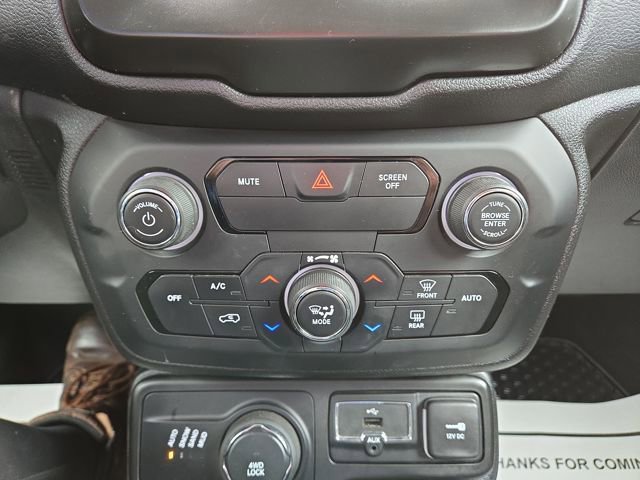 Used 2018 Jeep Renegade Latitude w/ Cold Weather Group image 25