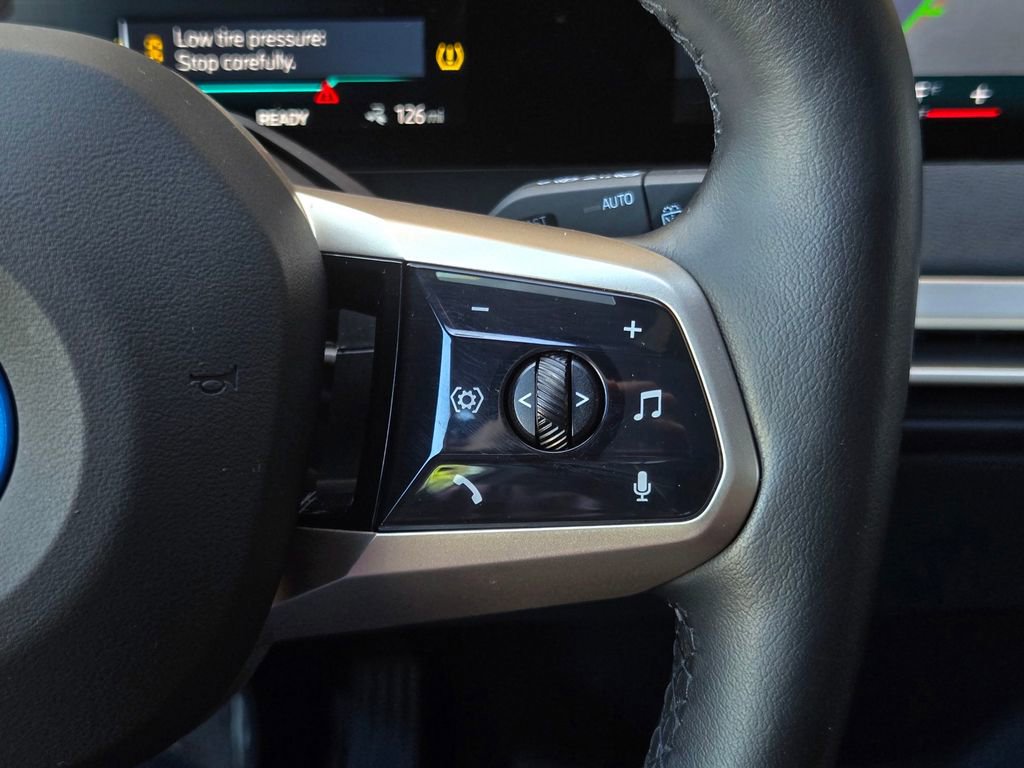 Used 2023 BMW iX xDrive50 image 24