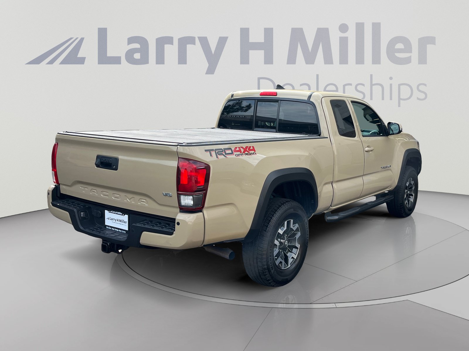 Used 2019 Toyota Tacoma TRD Off-Road w/ Technology Package AWD/4WD image 5