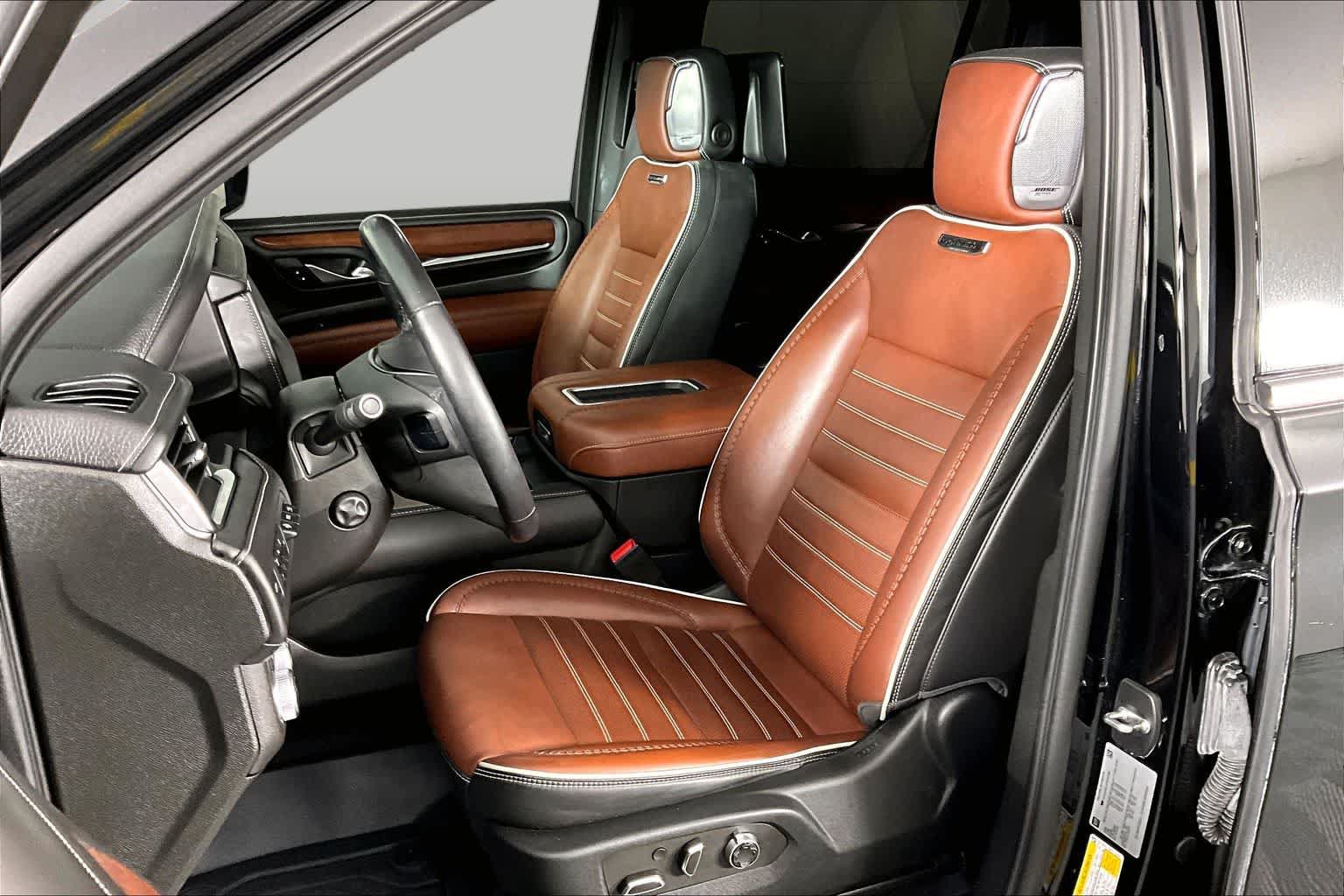Used 2023 GMC Yukon XL Denali Ultimate AWD/4WD image 8