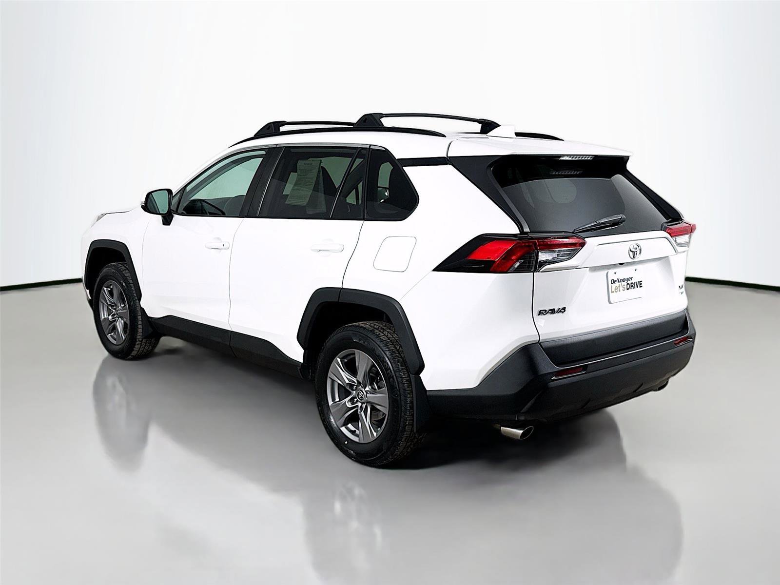 Used 2022 Toyota RAV4 XLE w/ Convenience Package image 7