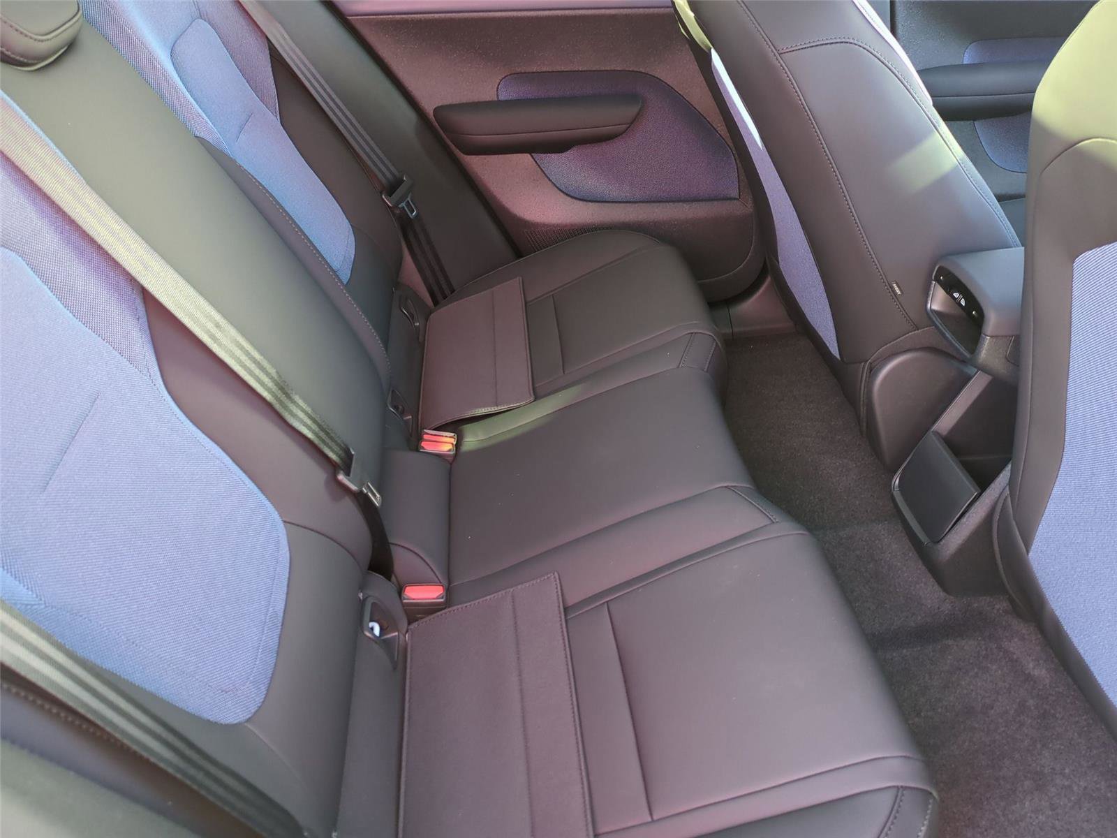 New 2026 Volvo EX30 Plus w/ Protection Package Premier image 17