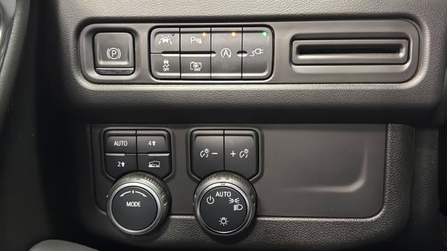 Used 2022 Chevrolet Suburban RST w/ Luxury Package AWD/4WD image 34