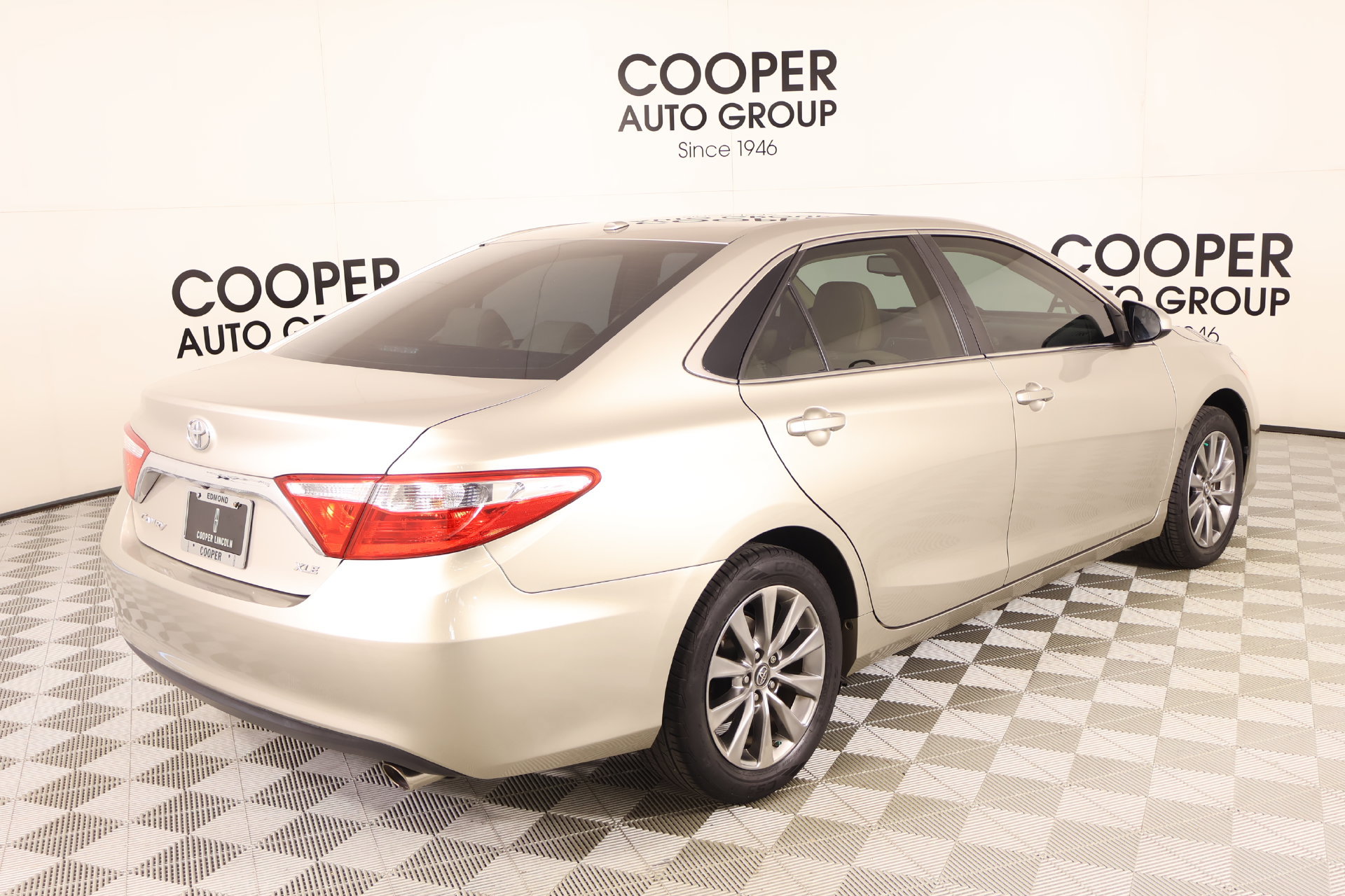 Used 2017 Toyota Camry FWD image 21