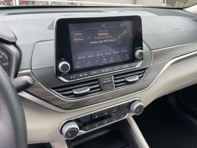 Used 2025 Nissan Altima 2.5 SV FWD image 23