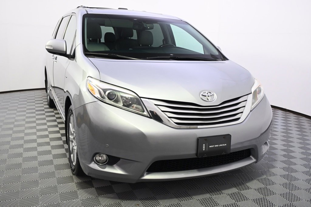 Used 2017 Toyota Sienna Limited Premium image 7