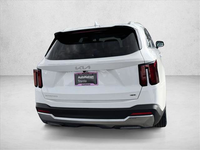 Used 2024 Kia Sorento S w/ Panoramic Sunroof Package image 6