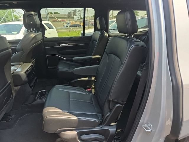Used 2023 Jeep Wagoneer Series II AWD/4WD image 9