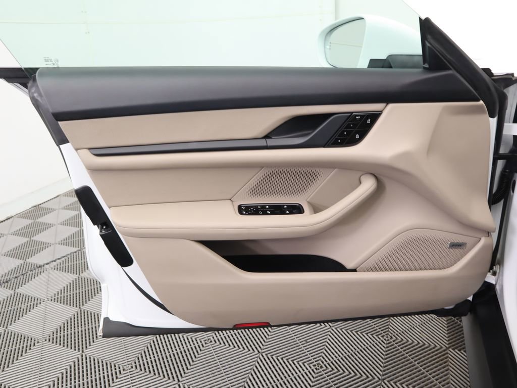 Used 2021 Porsche Taycan image 25