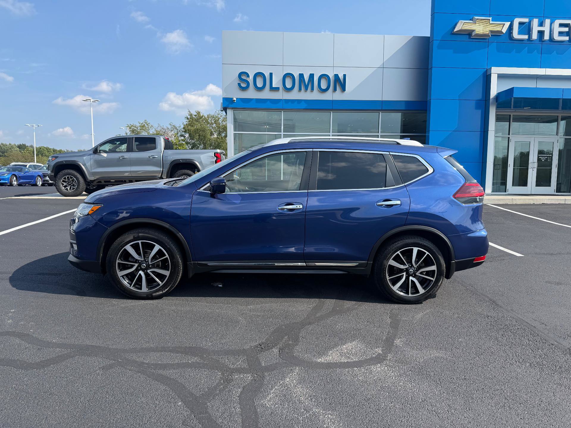Used 2018 Nissan Rogue SL w/ Premium Package AWD/4WD image 3