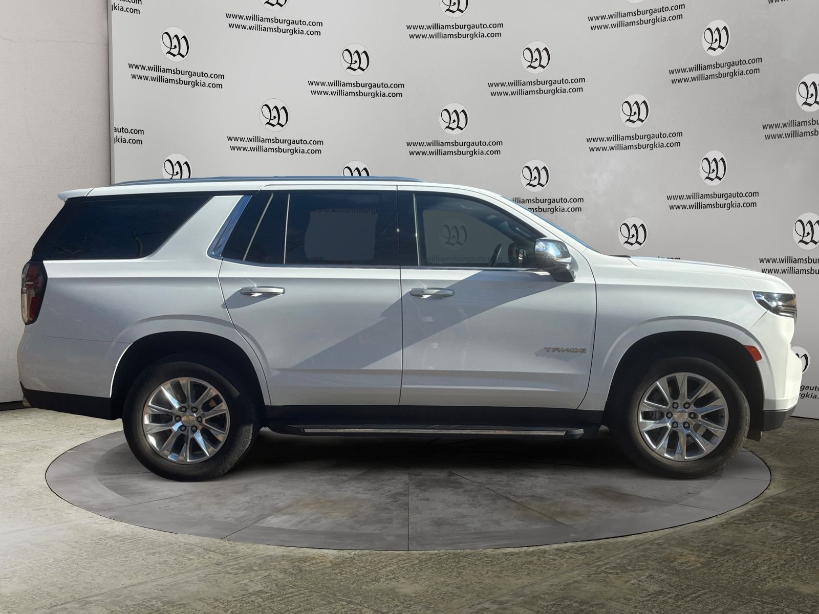 Used 2024 Chevrolet Tahoe Premier AWD/4WD image 6