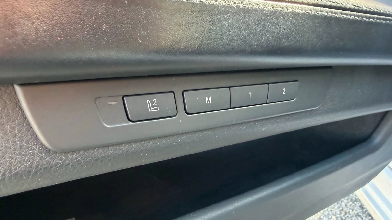 Used 2013 BMW 750i xDrive AWD/4WD image 24