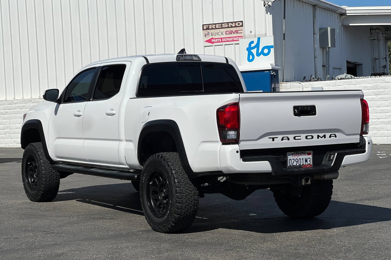 Used 2019 Toyota Tacoma TRD Off-Road w/ TRD Premium Off Road Package AWD/4WD image 6
