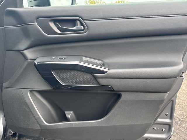 Used 2023 Nissan Pathfinder S image 20
