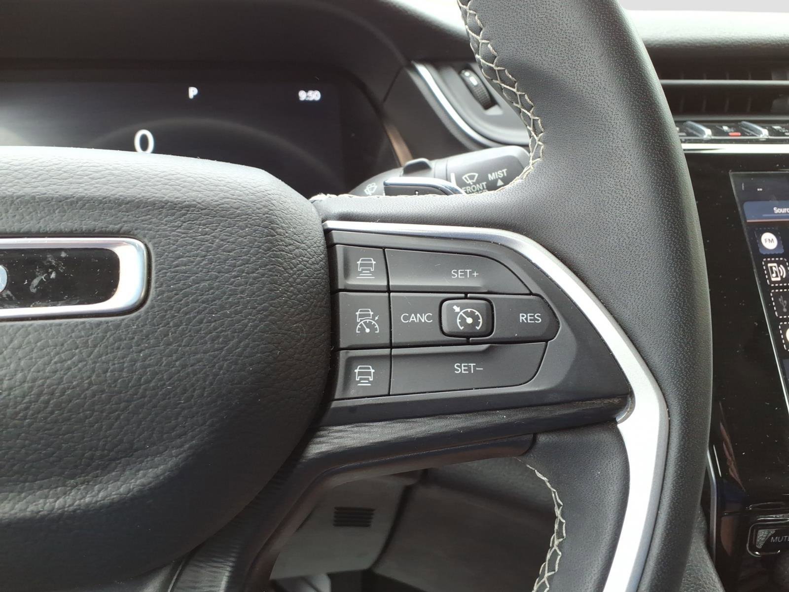 Used 2023 Jeep Grand Cherokee Laredo image 23