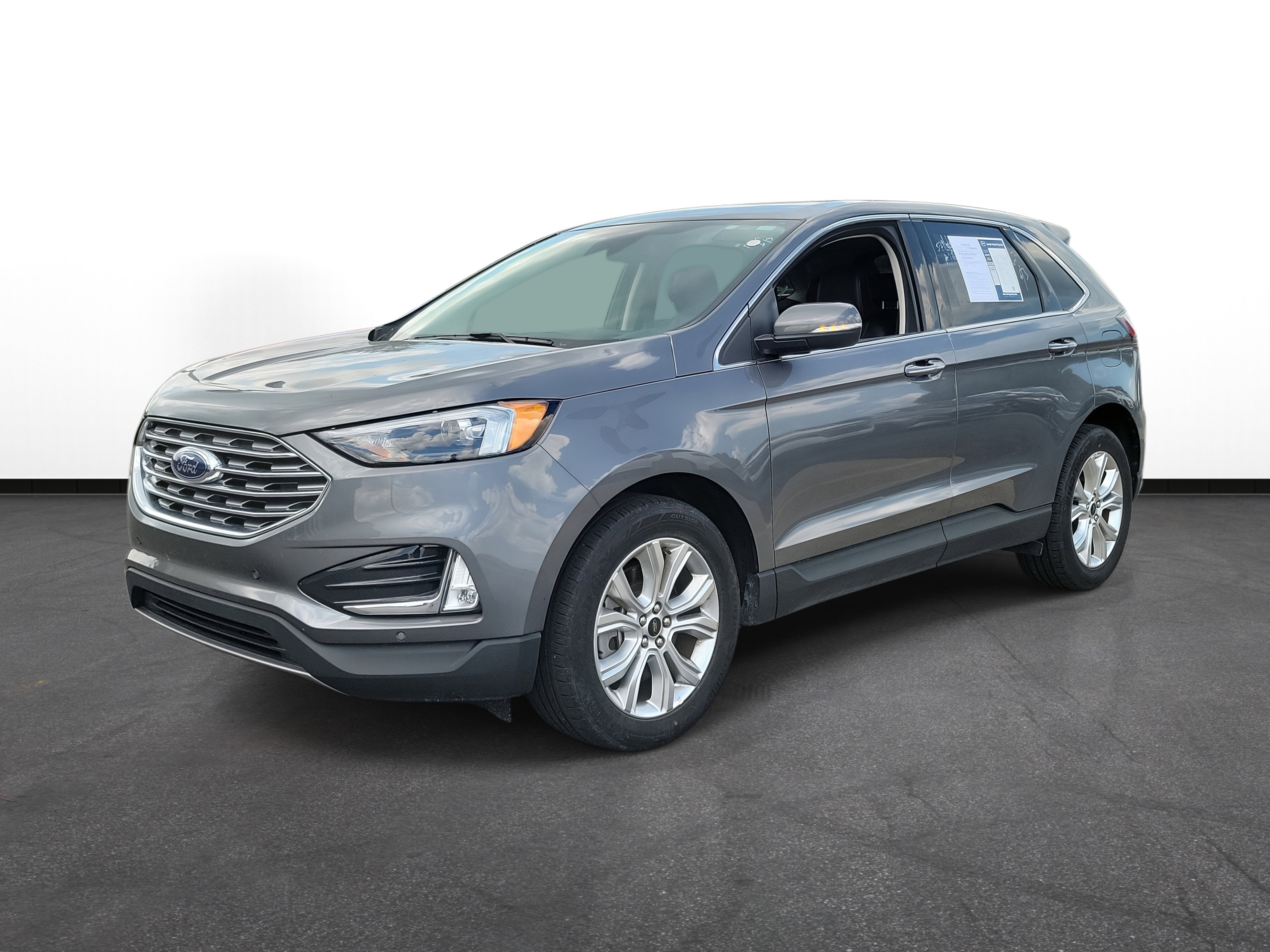 Used 2024 Ford Edge Titanium image 2
