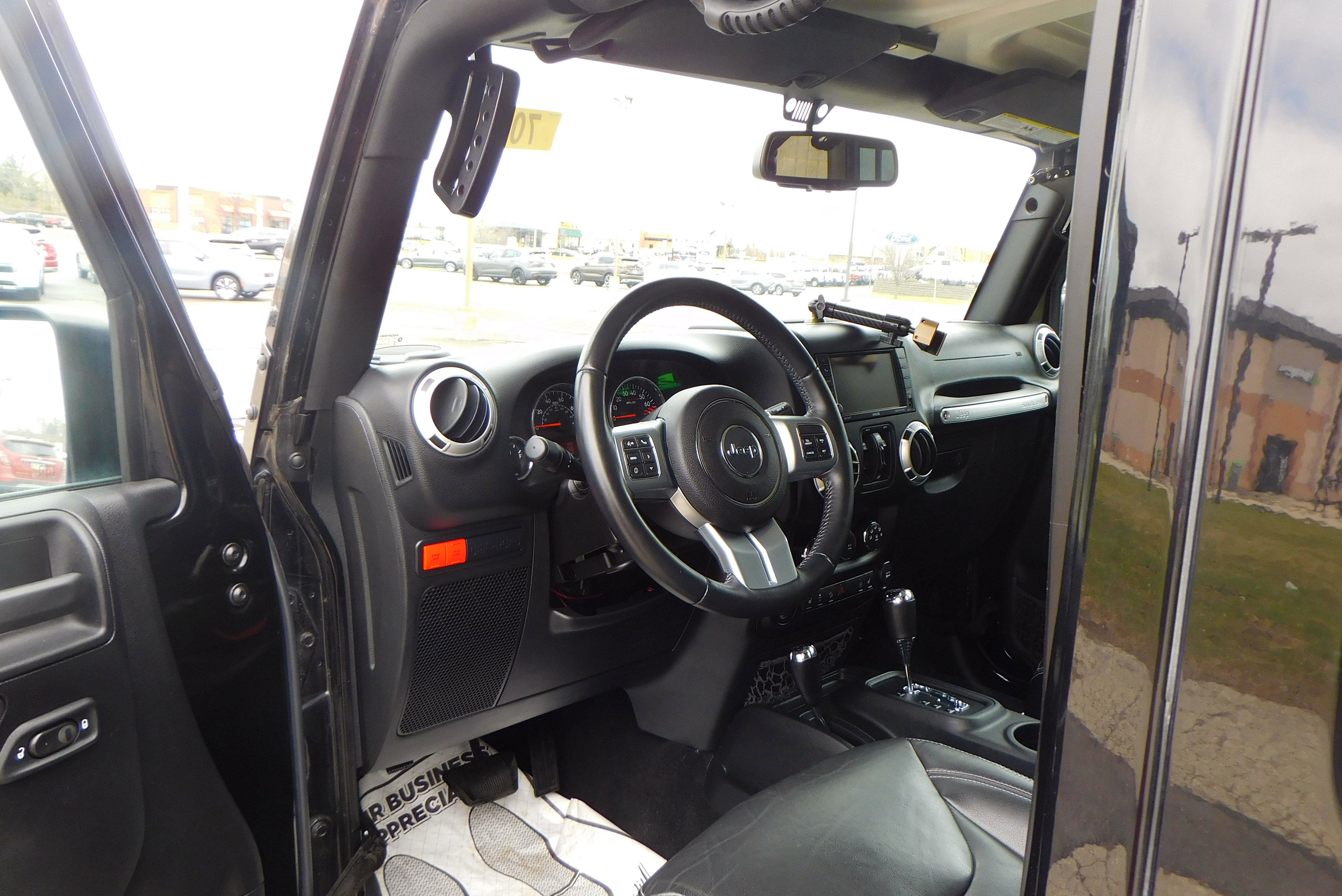 Used 2016 Jeep Wrangler Unlimited Rubicon image 12