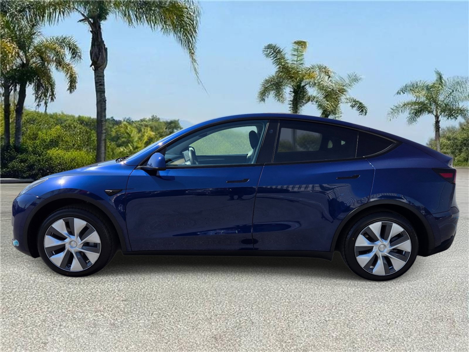 Used 2023 Tesla Model Y 2WD image 2