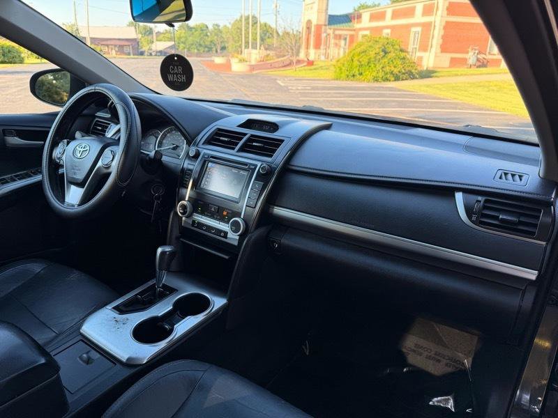Used 2012 Toyota Camry SE FWD image 12