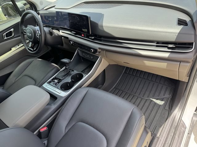 Used 2025 Kia Carnival EX FWD image 17
