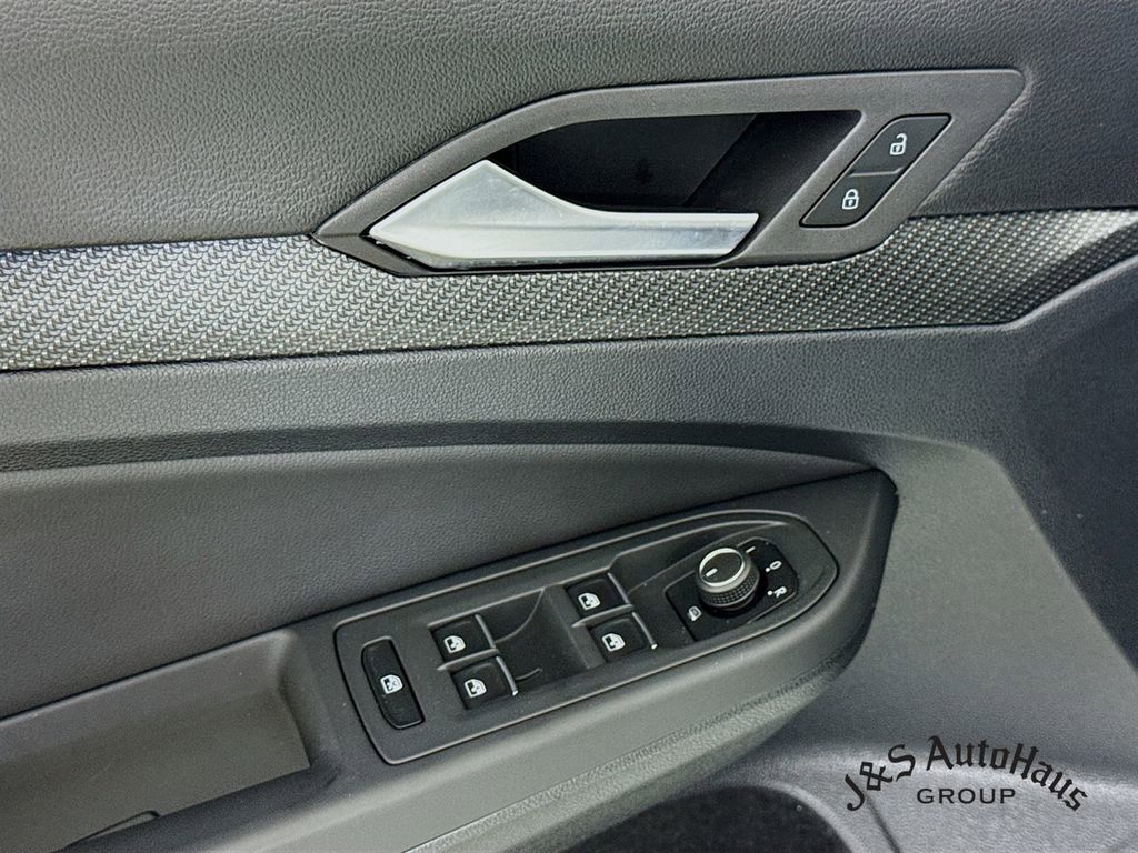 Used 2022 Volkswagen Golf R image 24