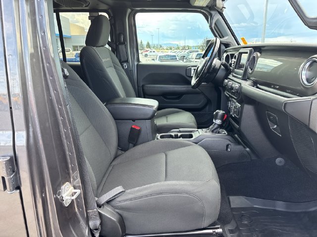 Used 2021 Jeep Gladiator Overland AWD/4WD image 23