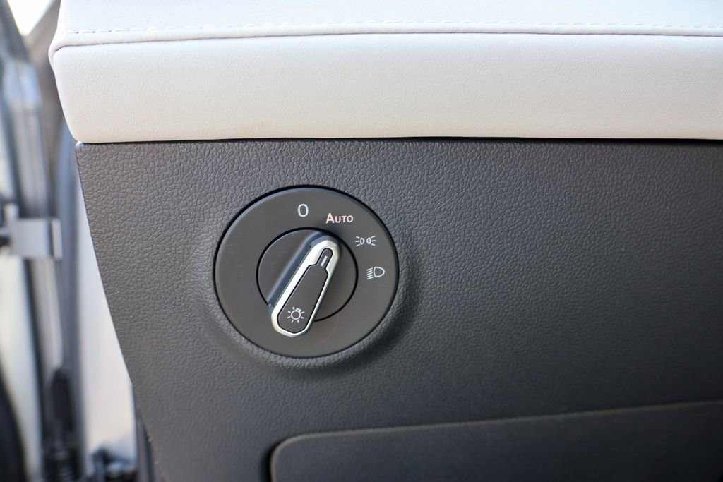 New 2025 Volkswagen Taos SE image 23