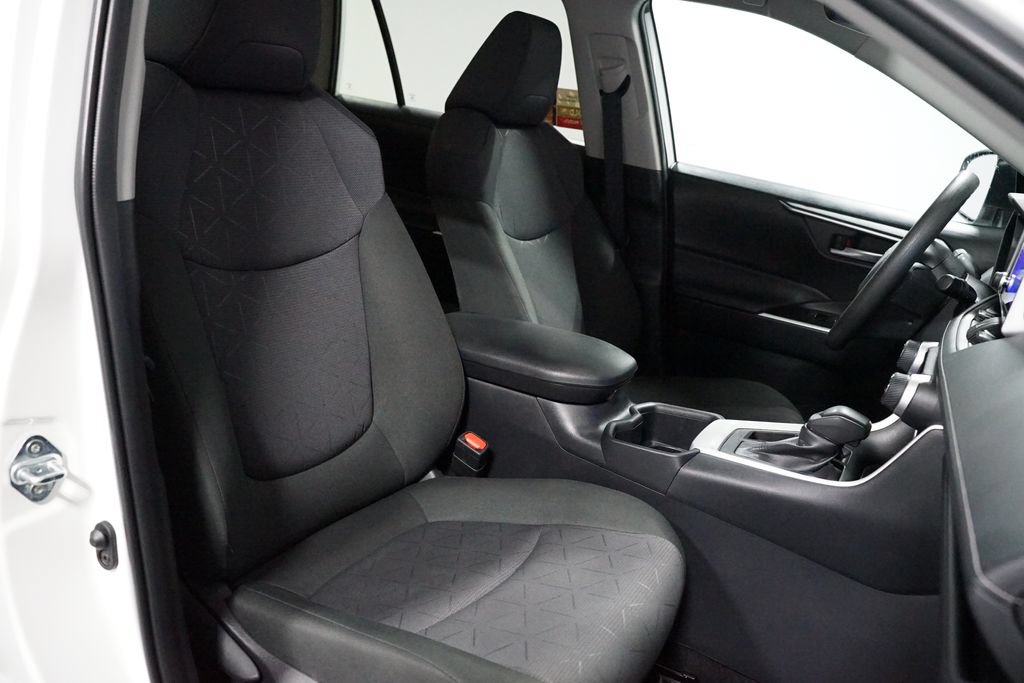 Certified 2025 Toyota RAV4 XLE FWD image 28